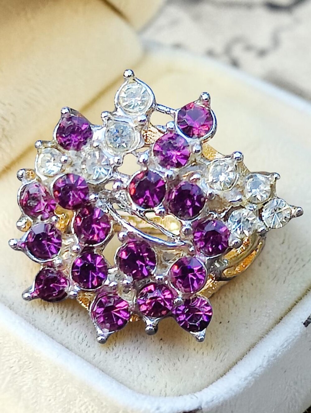 Vintage 18K Hge Purple And Clear Stone Ring